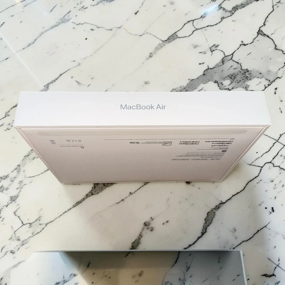 New EMPTY BOX ONLY Silver 13-inch M5‎ 16GB 512GB MacBook Air Apple
